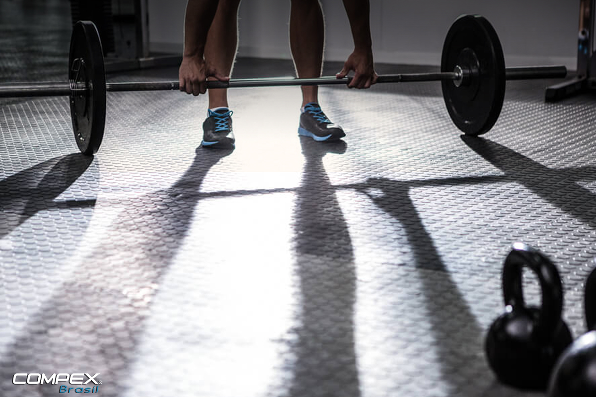 Veja como fazer exercícios de CrossFit em casa